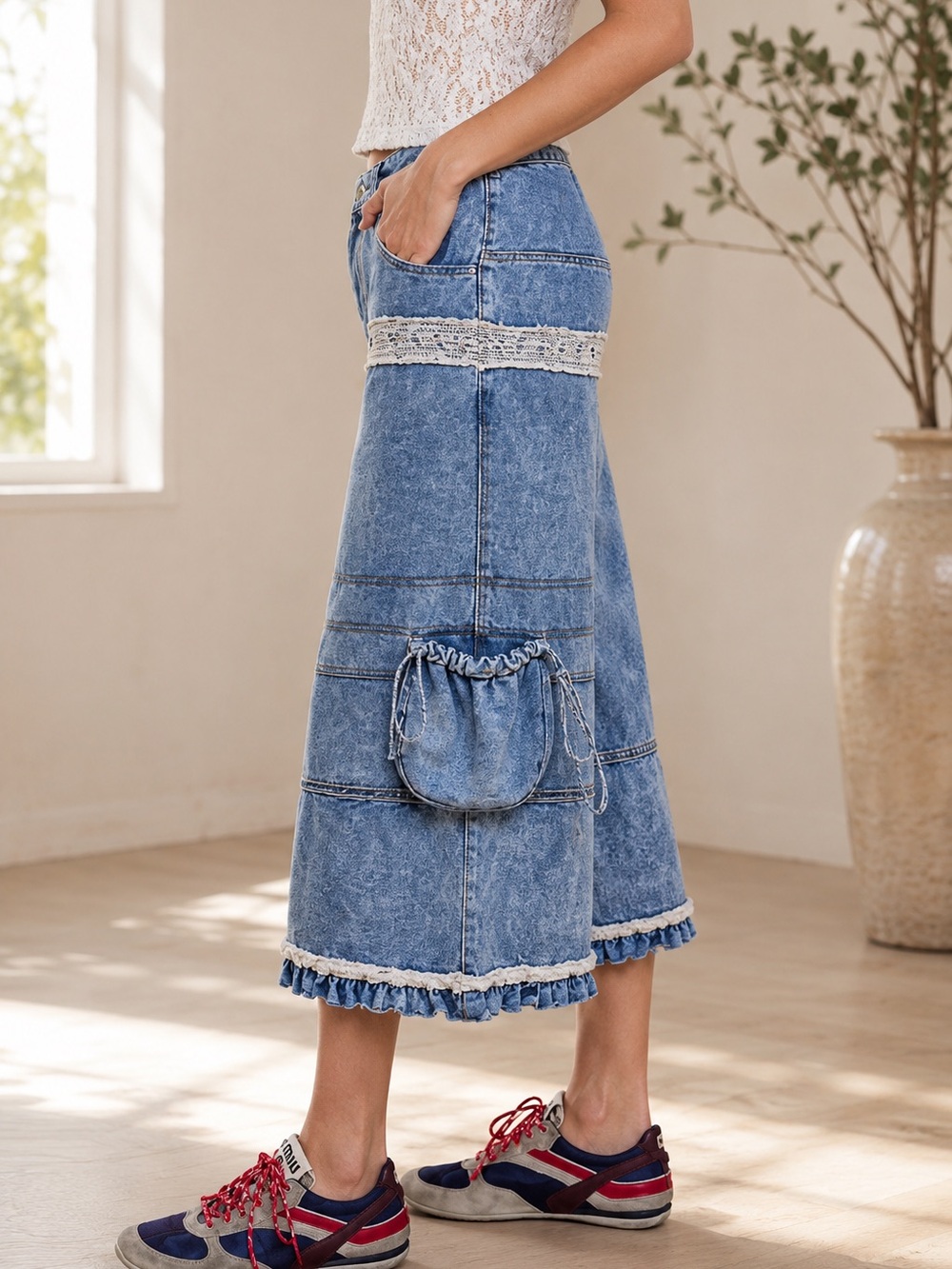 128. POL Women’s Wide Leg Acid Wash Denim Gaucho with Lace and Ruffle Trim NEW - Picture 2 of 2